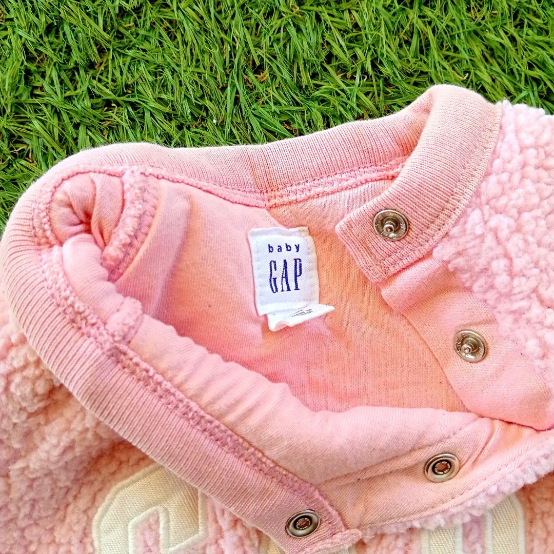Baby GAP (Category: Babies & Kids Fashion) located in Parit Buntar. Submitted by thesiblings.family (Listing ID 1380984929, Image 3). Description: Pre-loved Baby GAP in good condition 3-6 month 100% polyester lining 100% cotton exclusive of decoration.