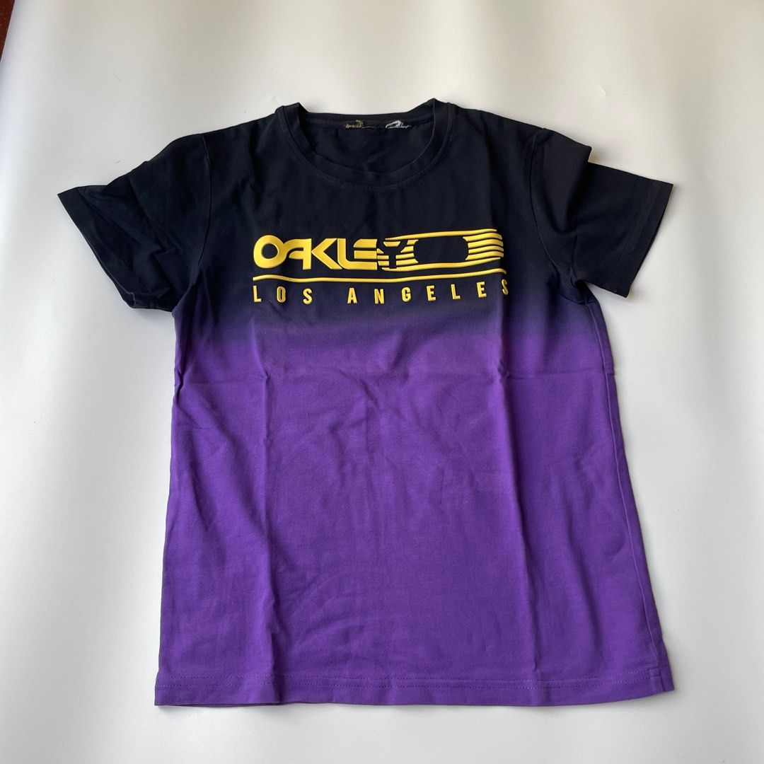 Baju Kaos Anak Laki (Kategori: 8 hingga 12 tahun) berada di Tangerang. Dikirim oleh secondhandbyfi (ID iklan 1380960007, Gambar 1). Deskripsi: .