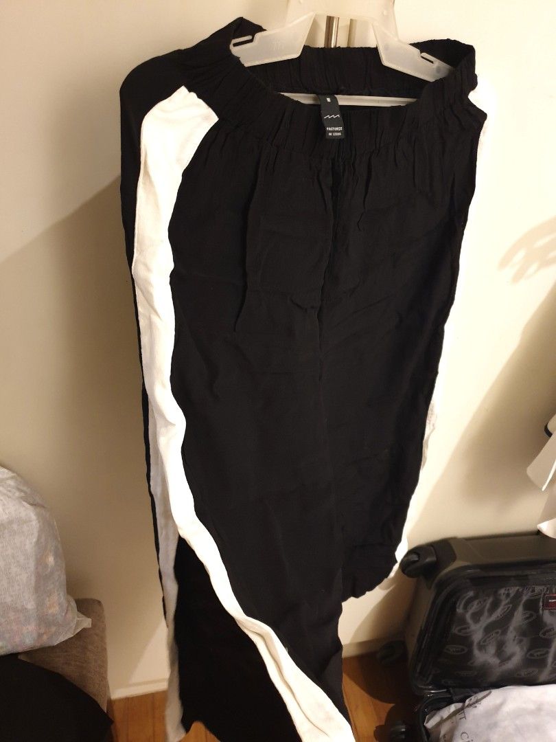 Black & White Side Split Pants (Category: Other Bottoms) located in Kuala Lumpur. Submitted by bevocado (Listing ID 1381047521, Image 2). Description: Black & White Side Split Pants. Sporty chic style.. very fashionable.