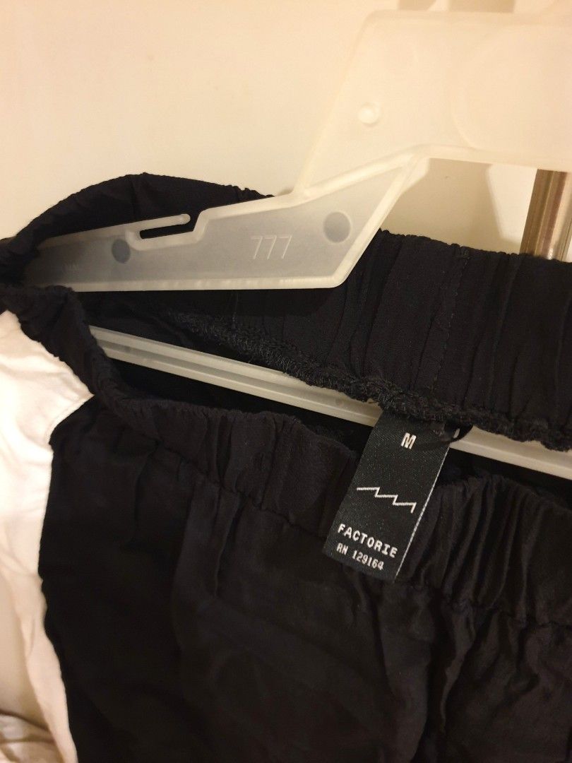 Black & White Side Split Pants (Category: Other Bottoms) located in Kuala Lumpur. Submitted by bevocado (Listing ID 1381047521, Image 3). Description: Black & White Side Split Pants. Sporty chic style.. very fashionable.