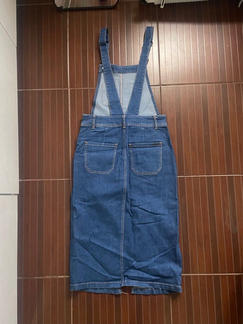 Vero Moda Blue Denim Jumpsuit Skirt (Category: Jumpsuits) located in Taytay. Submitted by sandgraffiti (Listing ID 1380979680, Image 2). Description: .