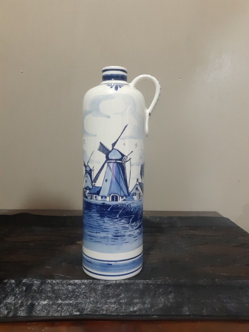 Botol jug Holland (Kategori: Vintage & Antik - Lainnya) berada di Jakarta Timur. Dikirim oleh huntalada_antik (ID iklan 1381043417, Gambar 1). Deskripsi: botol juga Delft Holland.
