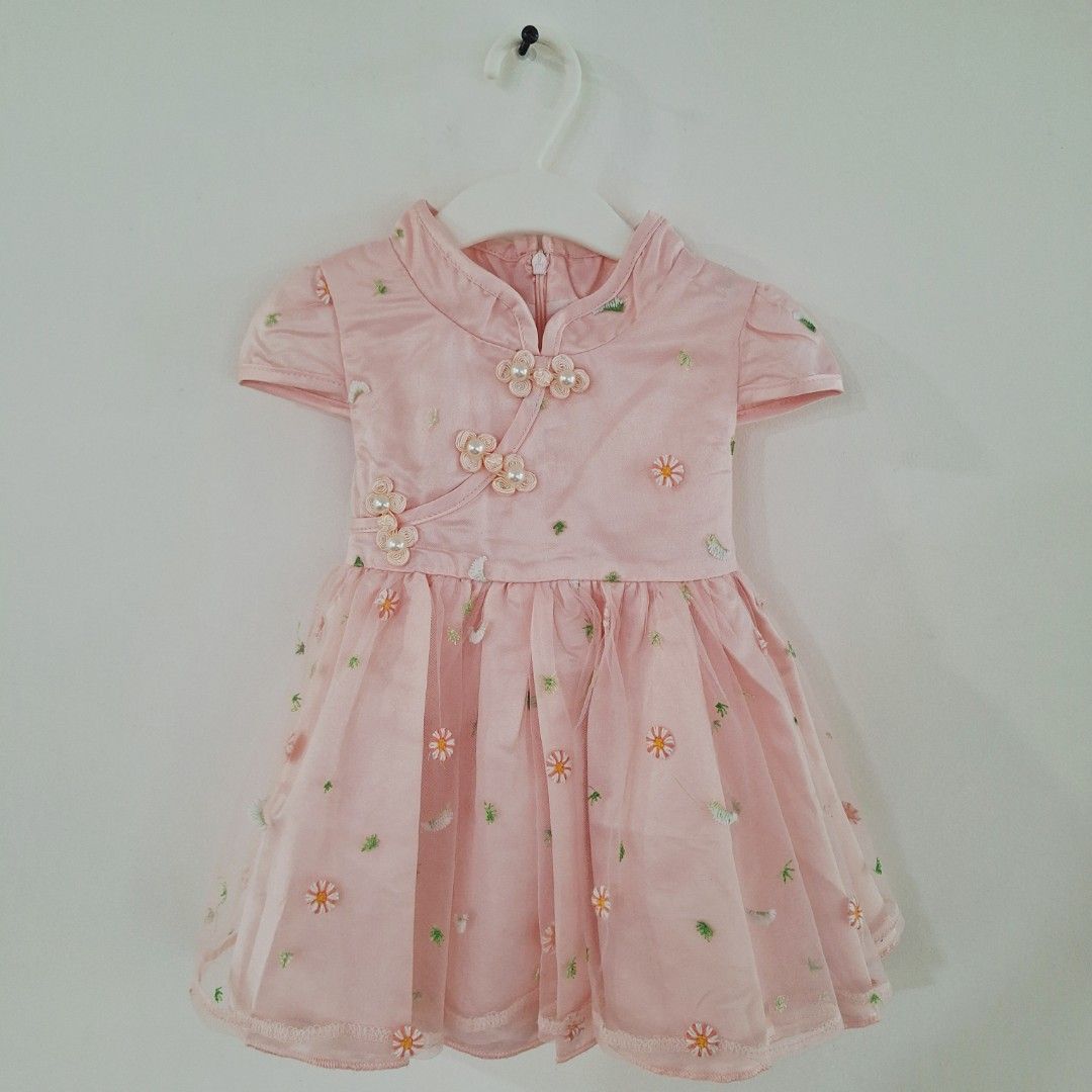 Cheongsam pink dress (Category: Babies & Kids Fashion) located in Penampang. Submitted by mrsavocado83302 (Listing ID 1380933084, Image 1). Description: Suitable for 1 year old Excellent condition 10/10 Bought at Parkson Imago for RM120 Inner layer is 100% cotton — gentle on baby’s skin, perfect for her first birthday celebration and precious photo moments. Visit website and search purple fish baby adelai daisy dress in pink for more info~.