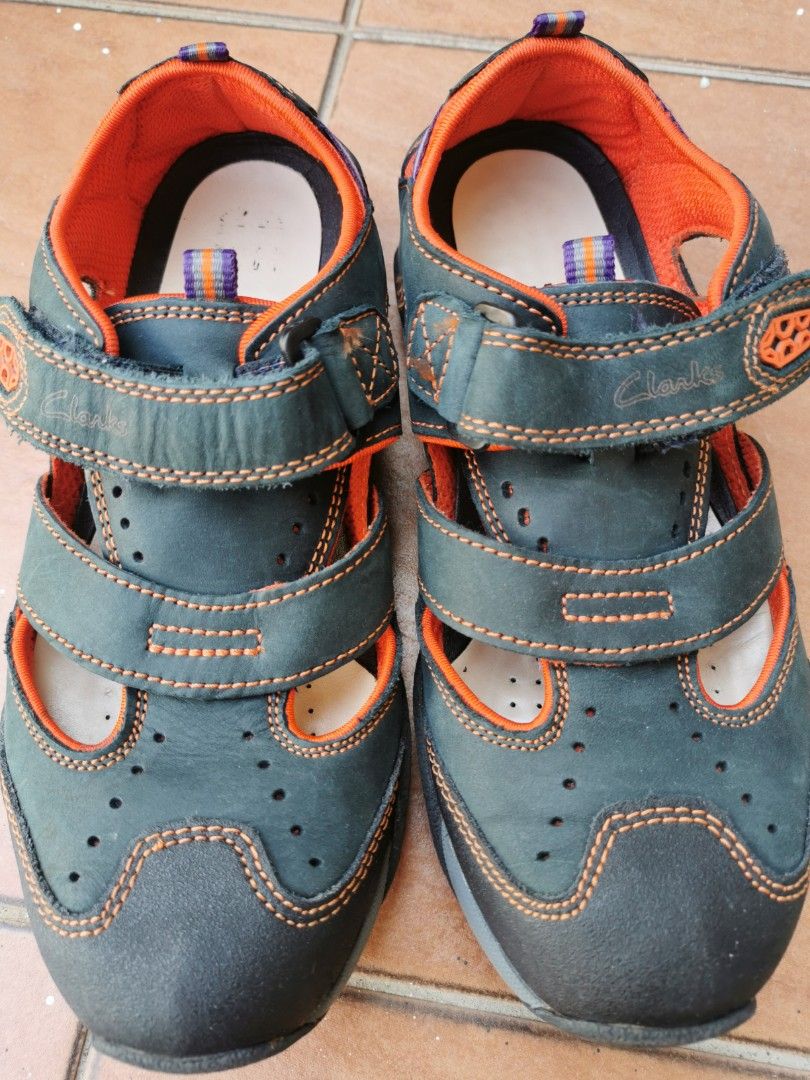 Clark Kid Wear (Category: Babies & Kids Fashion) located in Kuala Lumpur. Submitted by tinystyle (Listing ID 1380954621, Image 1). Description: Size :2.