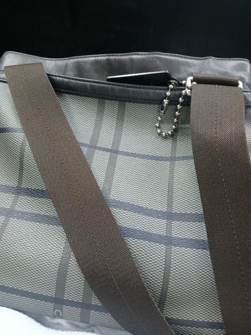COACH original Bag (Category: Sling Bags) located in Manila. Submitted by deckluttttering (Listing ID 1380943145, Image 3). Description: Deember sales open for nego sure buyer only..pede mit up near Manila.