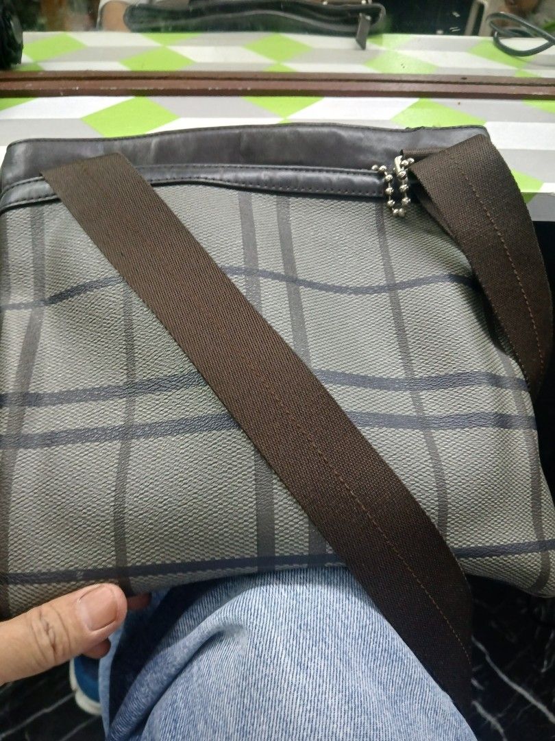 COACH original Bag (Category: Sling Bags) located in Manila. Submitted by deckluttttering (Listing ID 1380943145, Image 2). Description: Deember sales open for nego sure buyer only..pede mit up near Manila.