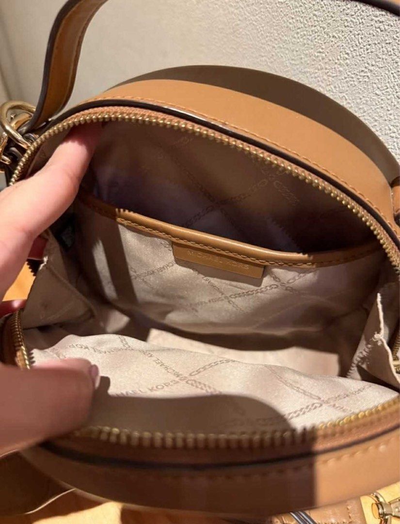 Delaney Medium Logo Canteen Crossbody Bag (Category: Cross-body Bags) located in Cavite. Submitted by loveadore (Listing ID 1381083874, Image 3). Description: 100% authentic with dust bag.