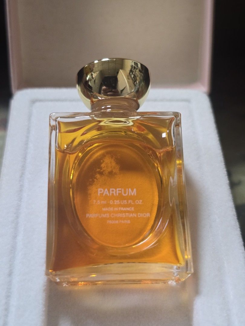 由 evrit.yiul (刊登 ID 1380964522，圖片 2) 提交，位於 台南市 (Tainan) 的 Dior香精未使用收藏品絕版／迪奧小姐 (類別：香水、體香劑)，說明：🟥最後圖片 🦐別人賣價参考。