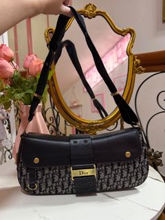 (Category: ) located in . Submitted by fashionshop248 (Listing ID 1380918340, Image 1). Description: .