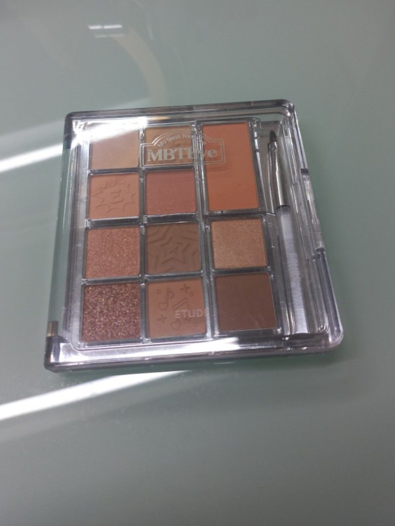由 jaiya1229 (刊登 ID 1380989069，圖片 1) 提交，位於 台中市 (Taichung) 的 ETUDE-MBTEYE眼影盤 (類別：眼部彩妝、保養)，說明：是朋友贈送的，只是用過一次。但因為已經買了clio的所以決定售出。。
