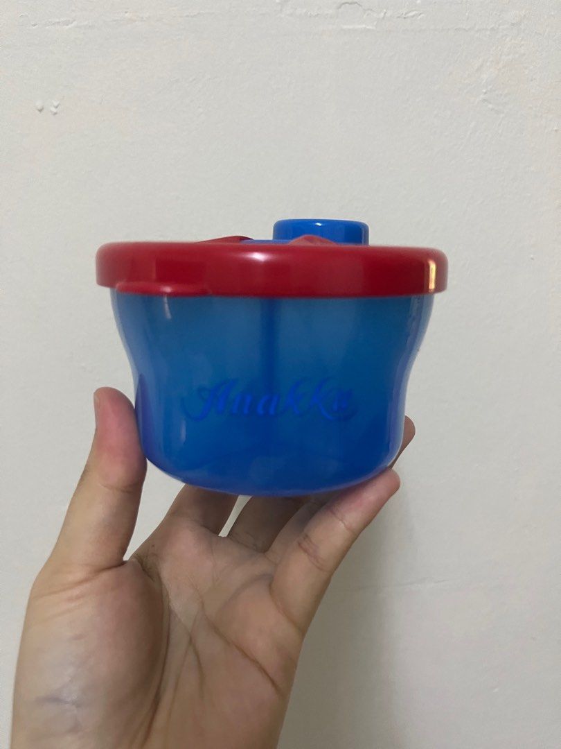 Formula Milk Storage Anakku (Category: Breastfeeding & Bottle Feeding) located in Kuala Lumpur. Submitted by nurasmahanis (Listing ID 1380964355, Image 1). Description: - Bekas letak susu formula kalau keluar berjalan kejap boleh letak dalam bekas ni - Tak pernah guna - Brand Anakku.