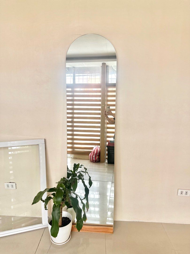 Frameless Arc Mirror 6x1 ft (Category: Mirrors) located in Cavite. Submitted by prelovedbymaeve (Listing ID 1380990154, Image 1). Description: .