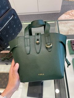 (Category: ) located in . Submitted by luxcollabmy (Listing ID 1381061894, Image 1). Description: .