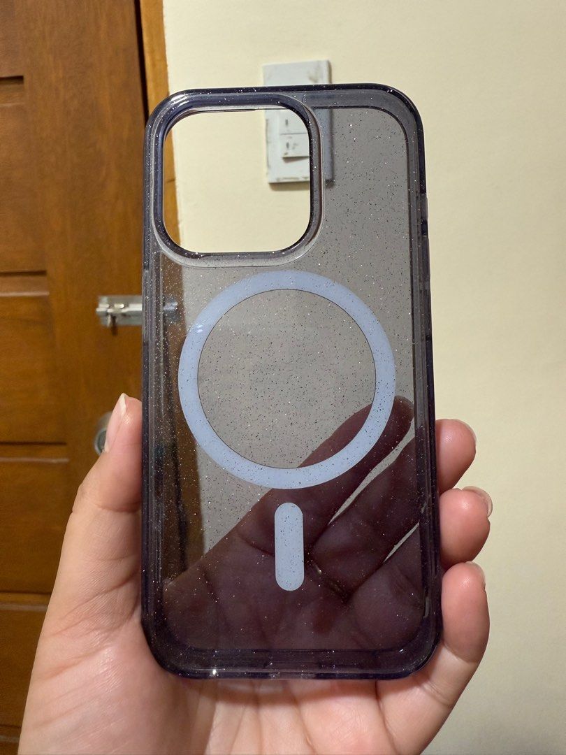 Glitter Magsafe Hybrid Case for Iphone 15 pro (Category: Cases & Sleeves) located in Manila. Submitted by authenticprelovedmnls (Listing ID 1381031359, Image 1). Description: Used once only.