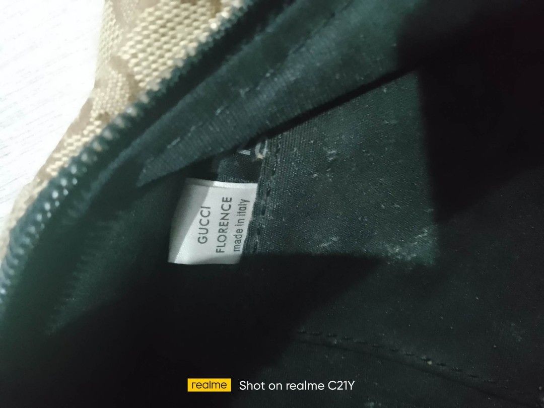 Gucci bag (Category: Luxury Bags & Wallets) located in Cabanatuan. Submitted by chinithou (Listing ID 1380963839, Image 3). Description: Very good condition Issue minimal sa lether see picture 450+sf.