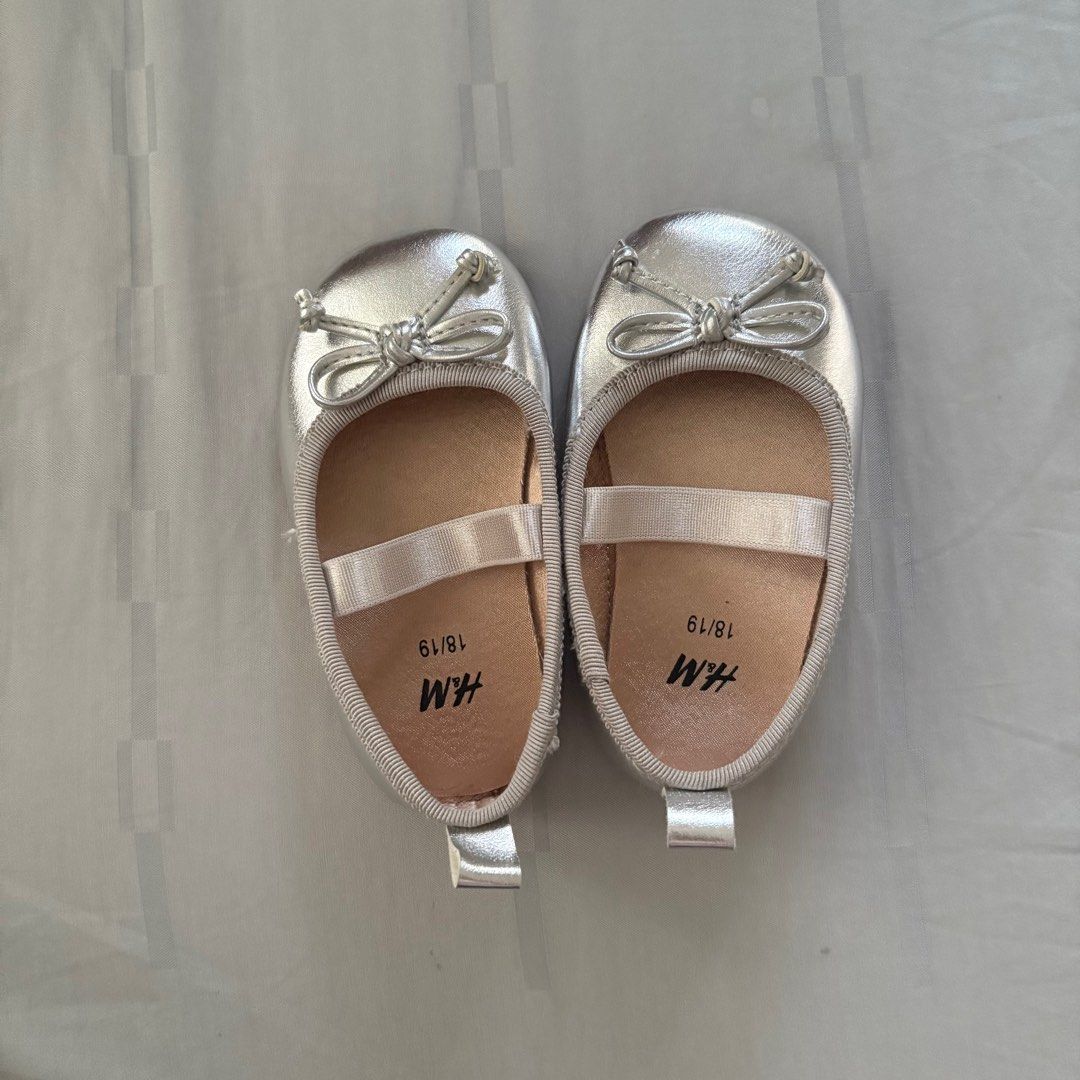H&M Ballet Shoes (Category: Babies & Kids Fashion) located in Kuala Terengganu. Submitted by forsythiaaaa (Listing ID 1380977225, Image 1). Description: Never worn. Preferable for baby under 11cm foot measurement..
