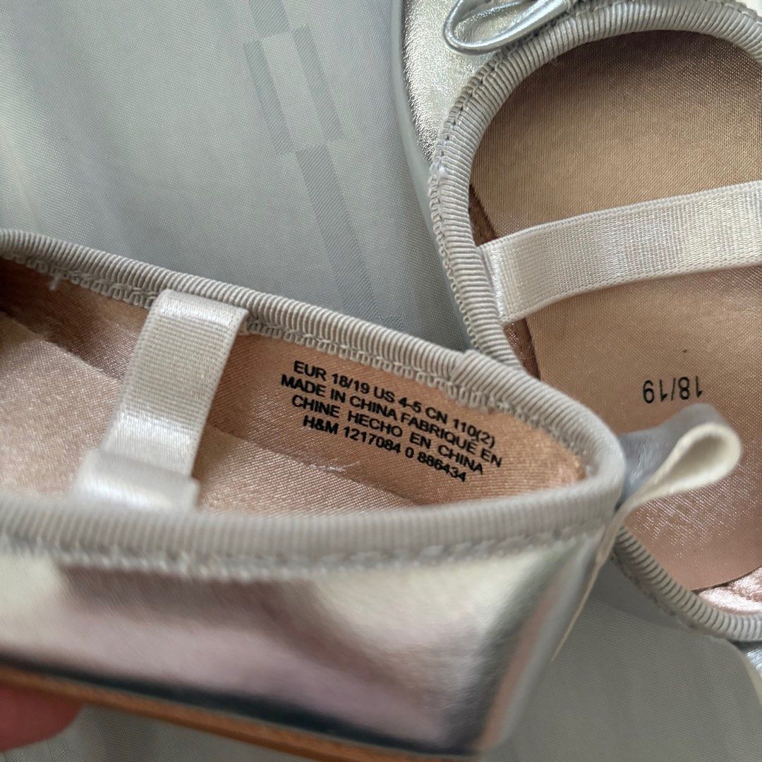 H&M Ballet Shoes (Category: Babies & Kids Fashion) located in Kuala Terengganu. Submitted by forsythiaaaa (Listing ID 1380977225, Image 2). Description: Never worn. Preferable for baby under 11cm foot measurement..