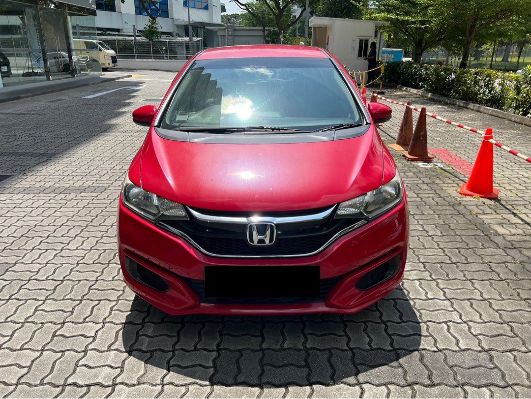 Honda Jazz 1.3 (A) (Category: Used Cars) located in Singapore. Submitted by effortlesscars (Listing ID 1379395310, Image 1). Description: 🚗💨 Honda Jazz 💰 Monthly from $888!! 🔥 Fuel Efficient 🔥 Immaculate Condition ⚙️ Gearbox: CVT 🏎 Engine: 1.3L i-VTEC Fuel Consumption: 16km/l 📆 Registration Date: October 2018 📆 COE: 3 Years 3 Months 💰 Daily: $41 (Full Loan) ✅ Zero down payment & zero driveaway ✅ Private hire usage ✅ Bank, In-house, ballo