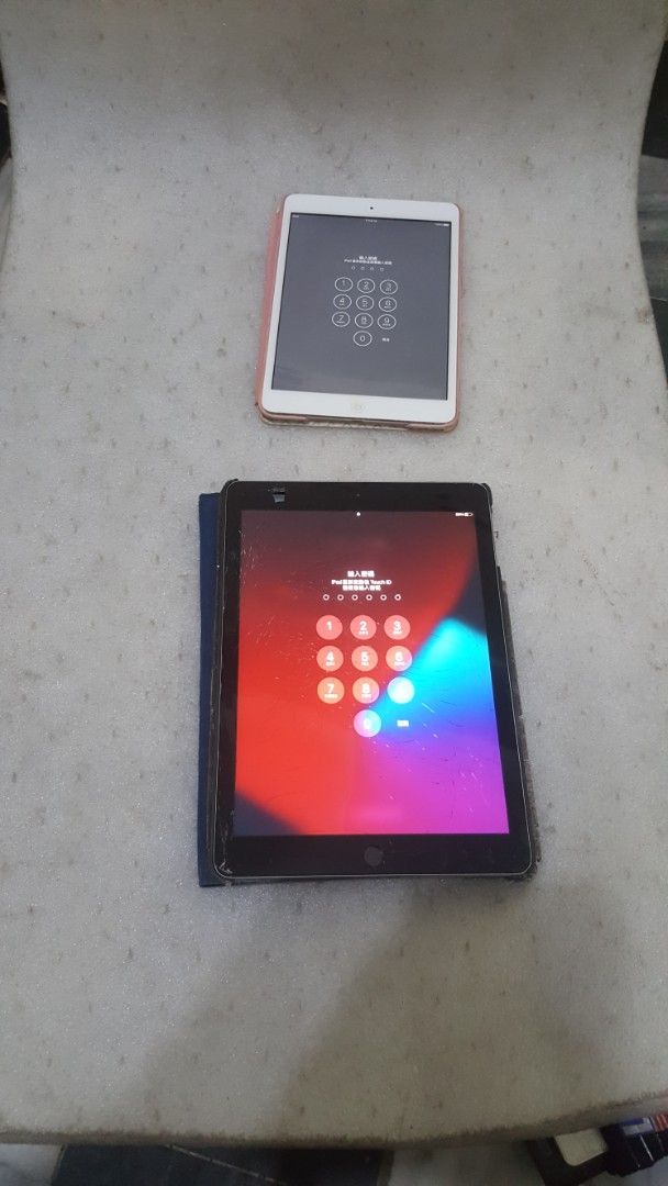 由 097161778 (刊登 ID 1380925888，圖片 1) 提交，位於 台南市 (Tainan) 的 ipad 零件機兩台上面那台螢幕好的下面那一台螢幕壞掉。不含皮套。售後不退 (類別：平板電腦 - iPad)，說明：。