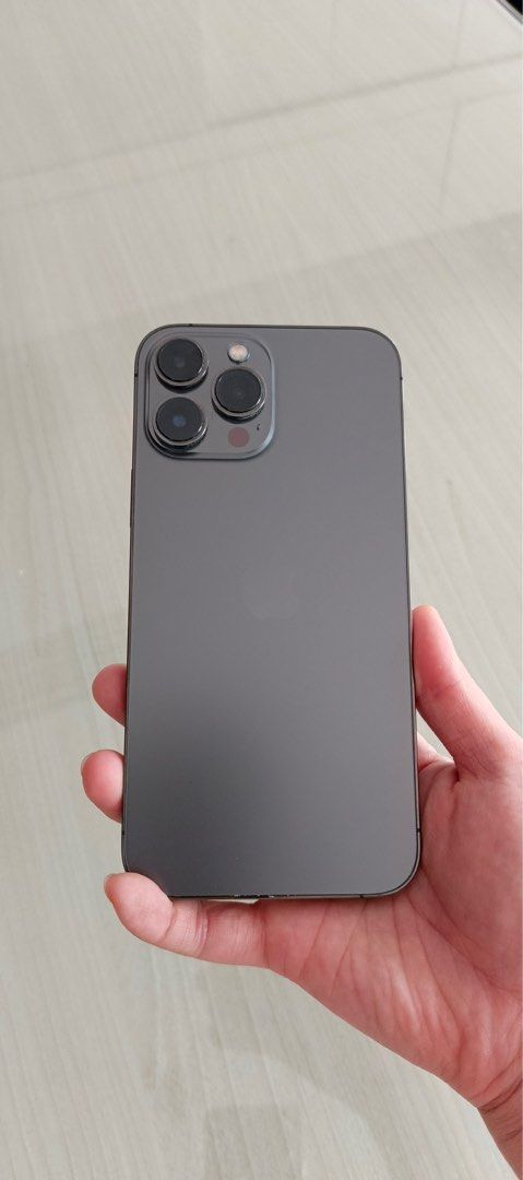 iPhone 13 Pro Max 256GB in Graphite (Category: iPhone 13 Series) located in Quezon City. Submitted by bonjour_11 (Listing ID 1380939509, Image 1). Description: iPhone 13 Pro Max 256GB in Graphite Bought in Feb 2022 Battery health 78% RFS - switching to Samsung.