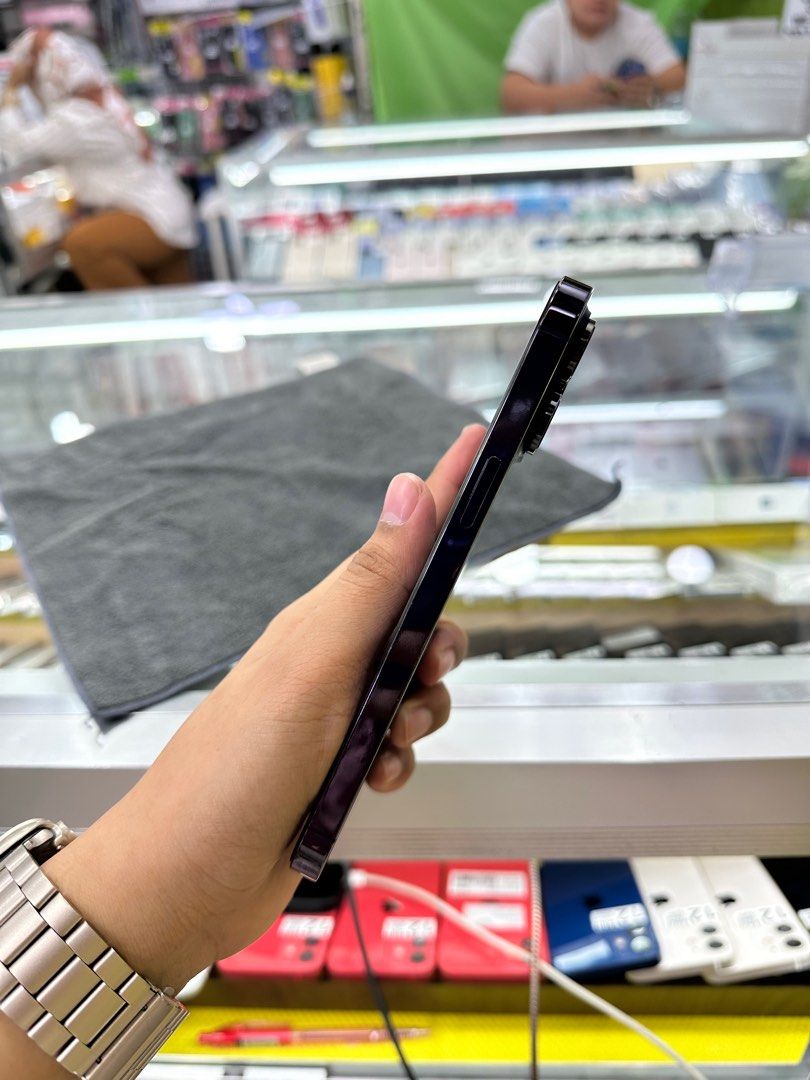 iPhone 14 Pro Max 128GB Factory Unlock No Issue Secondhand (Category: iPhone 14 Series) located in Pasig City. Submitted by FarAndRayShop (Listing ID 1380908864, Image 2). Description: OPEN FOR SWAP/SELLING/BUYING (RFS: Buy and Sell) Price: 35,499 iPhone 14 Pro Max 128GB •Factory Unlock •NO HIDDEN ISSUES •TEST TO SAWA •Authentic Phone Physical store in Greenhills Shopping Center XC-07 Stall Number Look For Rayray Or Anika NO CASH INSTALLMENT We a