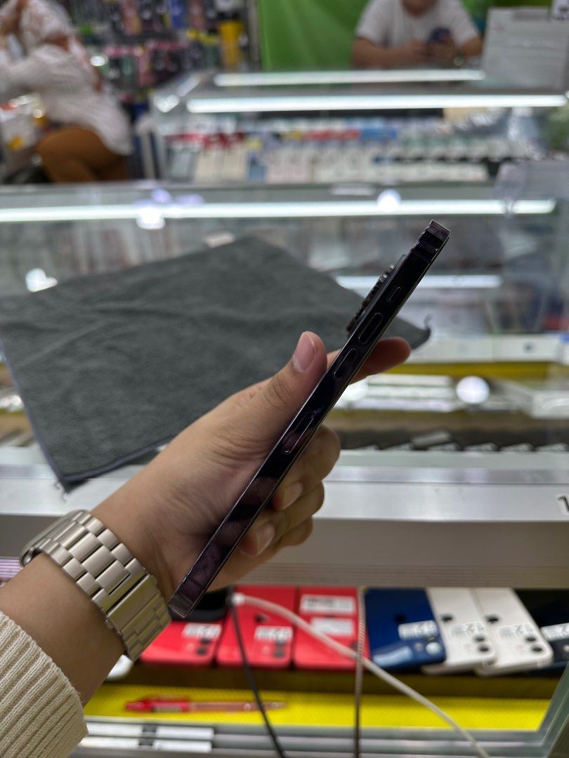 iPhone 14 Pro Max 128GB Factory Unlock No Issue Secondhand (Category: iPhone 14 Series) located in Pasig City. Submitted by FarAndRayShop (Listing ID 1380908864, Image 3). Description: OPEN FOR SWAP/SELLING/BUYING (RFS: Buy and Sell) Price: 35,499 iPhone 14 Pro Max 128GB •Factory Unlock •NO HIDDEN ISSUES •TEST TO SAWA •Authentic Phone Physical store in Greenhills Shopping Center XC-07 Stall Number Look For Rayray Or Anika NO CASH INSTALLMENT We a