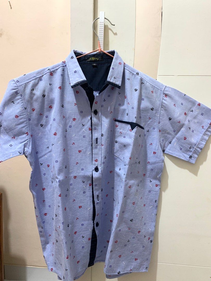Kemeja anak (Kategori: 8 hingga 12 tahun) berada di Bekasi. Dikirim oleh auliaazhar (ID iklan 1381085379, Gambar 1). Deskripsi: Kemeja nya masih bagus bgtt Jarang dipakai. Kancing hidup semua, bahan nya juga tebel Beli harga 100rb an.