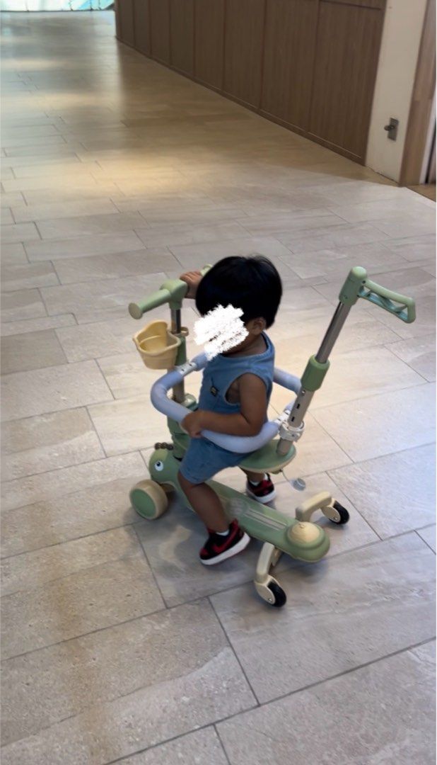 Kids 6 in 1 Foldable Scooter (Category: Strollers) located in Petaling Jaya. Submitted by independent.bae.global (Listing ID 1380935520, Image 2). Description: Comes with box.