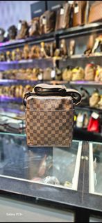 (Category: ) located in . Submitted by designerbagss (Listing ID 1380954397, Image 1). Description: .