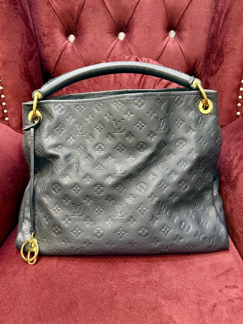 lV ARTSY (Category: Luxury Bags & Wallets) located in Mandaluyong City. Submitted by thomyrinaprintingservice (Listing ID 1380921005, Image 1). Description: with dustbag only rarely used.