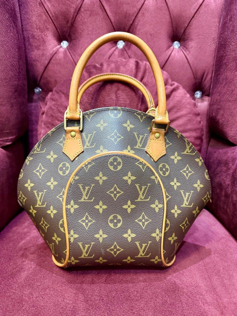 LV ELLIPSE (Category: Luxury Bags & Wallets) located in Mandaluyong City. Submitted by thomyrinaprintingservice (Listing ID 1380959218, Image 1). Description: with provided dustbag.