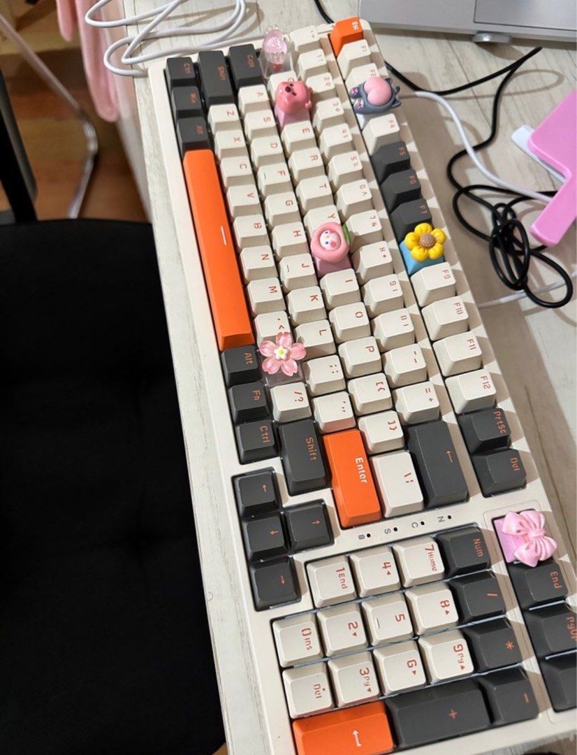 Mechanical keyboard (Category: Computer Keyboard) located in Manila. Submitted by rizmnl (Listing ID 1380928150, Image 1). Description: Wired Comes with box Brand - attack shark.