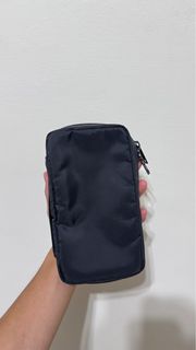 由 seconhandddd (刊登 ID 1380961660，圖片 1) 提交，位於 的 (類別：)，說明：。