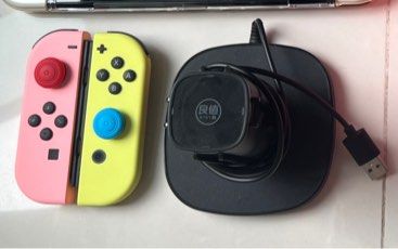 Nintendo Joycon Pastel Pink and Yellow and charging dock631088332468501112