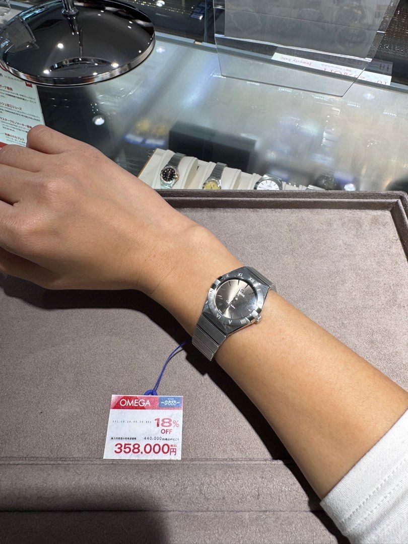 Omega Constellation 28mm (Category: Luxury Watches) located in Las Pinas. Submitted by larissej (Listing ID 1380965227, Image 2). Description: Omega Constellation 28mm – Ref. 131.10.28.60.06.001 ✅ Authentic | With Box & Papers | Bought in Japan (April 2025) 📍 Excellent Condition | Quartz | Stainless Steel • 28mm stainless steel case • Grey sunbrushed dial with silk pattern • Roman numeral bezel • Sapphire crystal (AR-coated) • Omega Calibre 4061