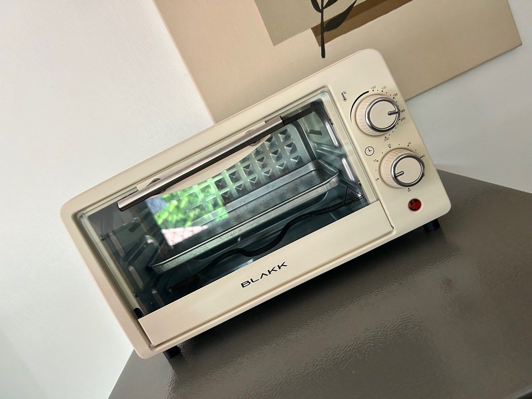 Oven Blakk (Category: Bakeware) located in Malolos. Submitted by z.shops (Listing ID 1380964082, Image 2). Description: Like new, once or twice lang nagamit. Bought it sa SNR pero di nasama yung tray and yung patungan ng tray. Bumili ko online ng tray pero di din sakto. .