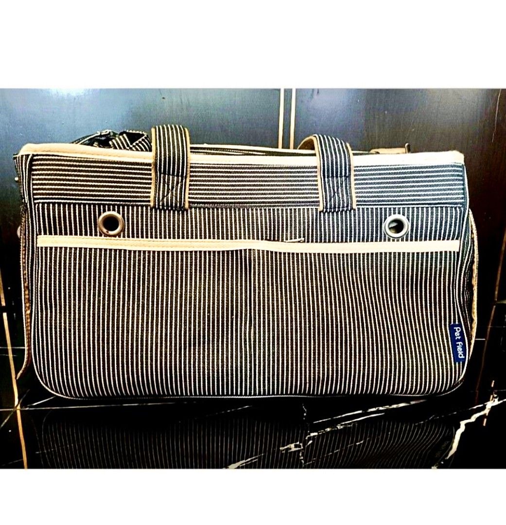 Pet Carrier Pet Field (Category: Homes & Other Pet Accessories) located in Singapore. Submitted by kristalbeaute (Listing ID 1377703652, Image 2). Description: Pet Field Pet Carrier 46cm x 26cm x 20cm Never been used For cat, dog, small animals.