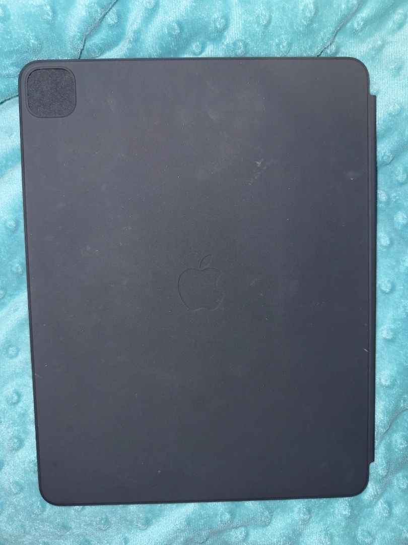Preloved Authentic Ipad Pro Folio for 12.9 inch(3rd to 5th generation) (Category: Other Accessories) located in Quezon City. Submitted by prelovedpersonallyowned (Listing ID 1380936834, Image 2). Description: RFS: Decluterring SF will be shouldered by the buyer....