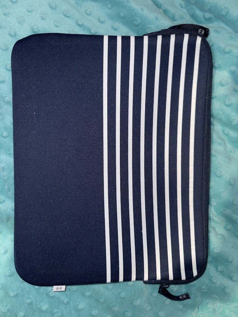 Preloved Sleeve for Ipad Pro 12.9 inch (Category: Cases & Sleeves) located in Quezon City. Submitted by prelovedpersonallyowned (Listing ID 1380937530, Image 1). Description: RFS: Decluterring SF will be shouldered by the buyer .