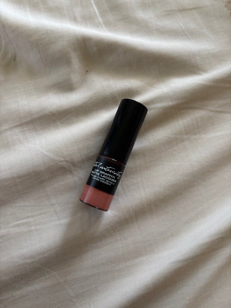 Prestige Cosmetics Total Intensity Lip Graffiti Matte Lacquer (Category: Makeup) located in Marikina City. Submitted by everythingisnegotiable (Listing ID 1381038647, Image 1). Description: Shade name: Brick Wall Dries down semi-matte and not drying!! A nice matte lip shade.