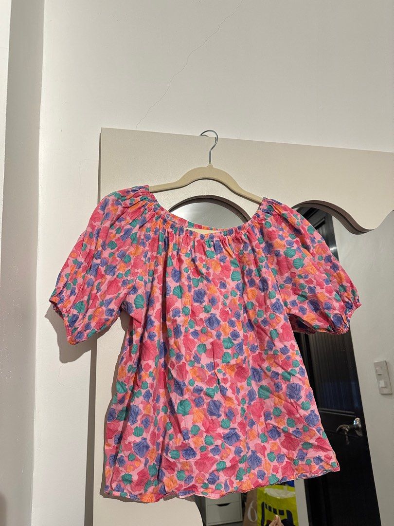 Puffed sleeve blouse (plus size) (Category: Blouses) located in Marilao. Submitted by pgbdc (Listing ID 1381019690, Image 1). Description: - puffed blouse plus size - fits Large to XL - pink printed shells - never worn.