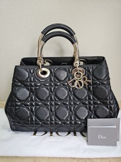 (Kategori: ) berada di . Dikirim oleh brandedboutiquez (ID iklan 1380913071, Gambar 1). Deskripsi: .