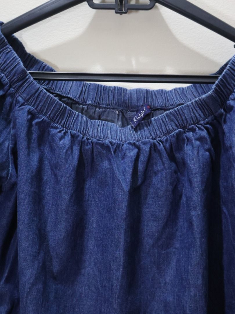 Redgirl Off-shoulder blue top (Category: Blouses) located in Manila. Submitted by coldchai (Listing ID 1380984024, Image 2). Description: BRAND: REDGIRL In good condition, no flaws. PM me for inquiries 📍Manila PM for inquiries and dimensions Shipping: Lalamove, JRS Express. Pay first then delivery. Shall be shouldered by the buyer.