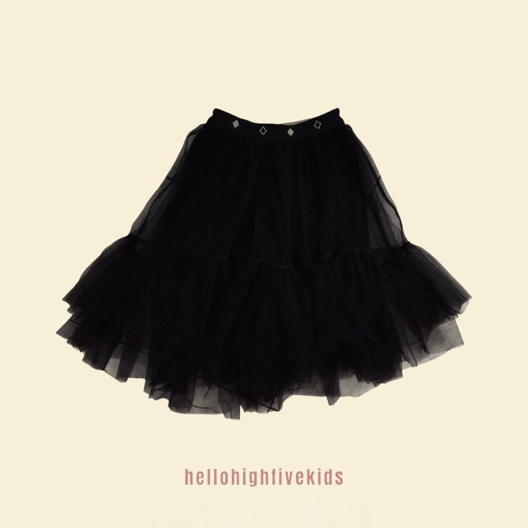 Rok tutu Limitedoudou anak 4-6t (Kategori: 4 hingga 7 tahun) berada di Bogor. Dikirim oleh hellohighfivekids (ID iklan 1381083374, Gambar 1). Deskripsi: estimasi 4-6t ada bulu pemkaian di inner, tapi bagian dalam aman tidak berbulu hitam pekat, tutu halus berlapis ada sedikit kena cat putih (lihat foto).