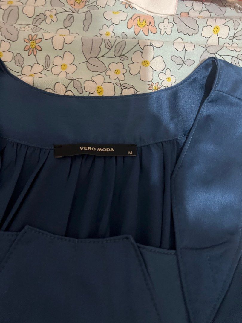 Satin Women Dress (Category: Dresses) located in Quezon City. Submitted by ch0wy (Listing ID 1380937818, Image 2). Description: Vero Moda Brand New (never worn) Got this pasalubong from France Rfs: hindi kasya Negotiable .
