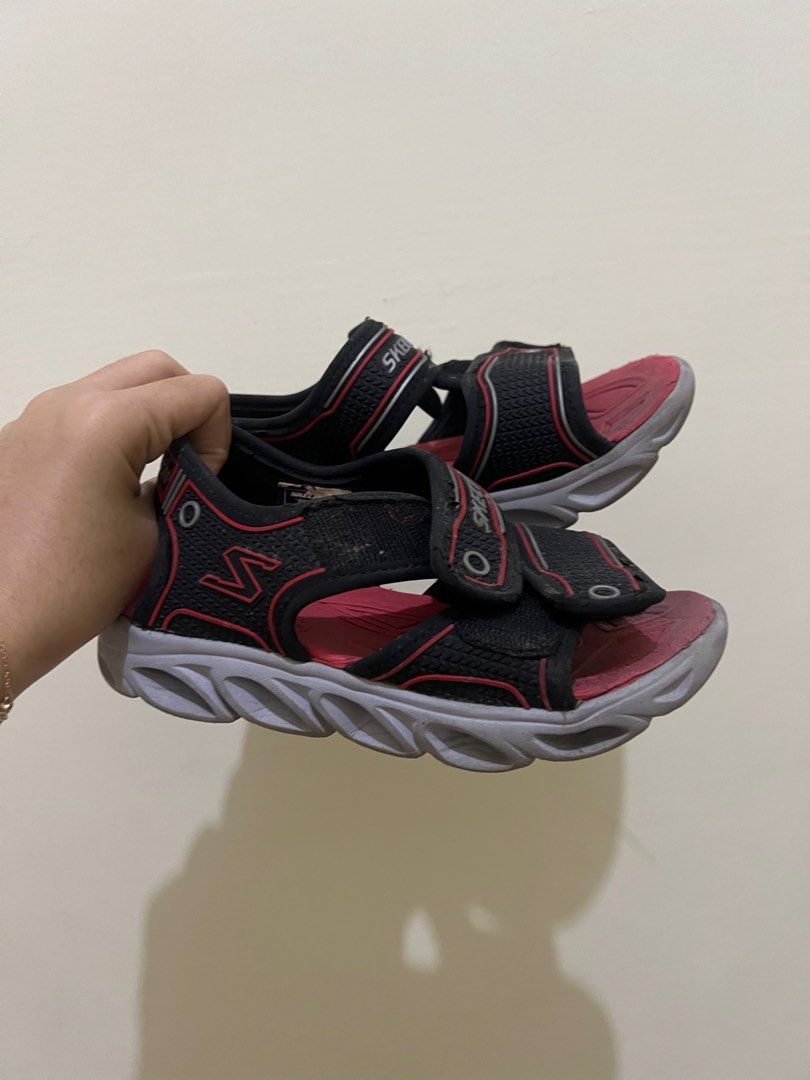 Sepatu sandal Skechers size 30 (Kategori: Orang Tua, Bayi & Anak - Lainnya) berada di Surabaya. Dikirim oleh ajijaaa (ID iklan 1380952911, Gambar 2). Deskripsi: .