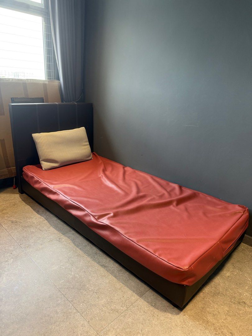 Single bed frame and mattress