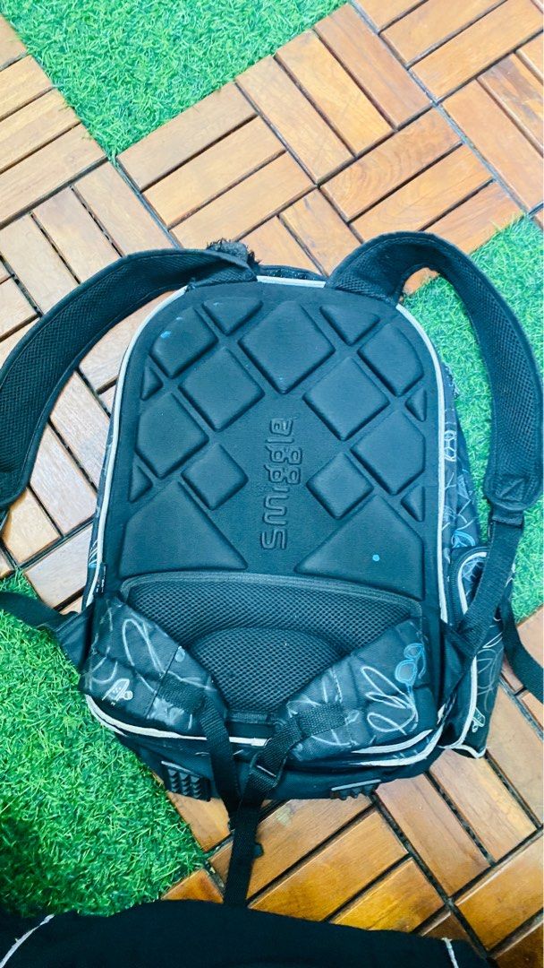 SMIGGLE ORIGINAL Bag Hardtop Backpack (Kategori: Orang Tua, Bayi & Anak - Lainnya) berada di Jakarta Timur. Dikirim oleh sifarah (ID iklan 1380984398, Gambar 3). Deskripsi: Dalamnya masih bagus. Ada minus di strap talinya. Ga sempat jahit🙏🏻 Dan lecet2 pemakaian sesuai foto yaaa.. .