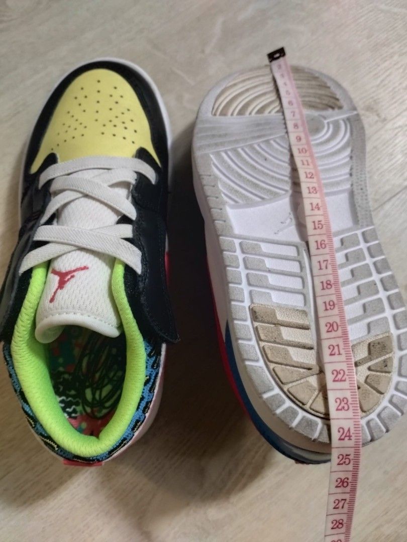 To bless kids shoes (Category: Babies & Kids Fashion) located in Singapore. Submitted by z1938 (Listing ID 1381037819, Image 3). Description: measurements in pic. Do indicate which item to collect. weekdays before 9pm only non- collection will pass on to next in line..