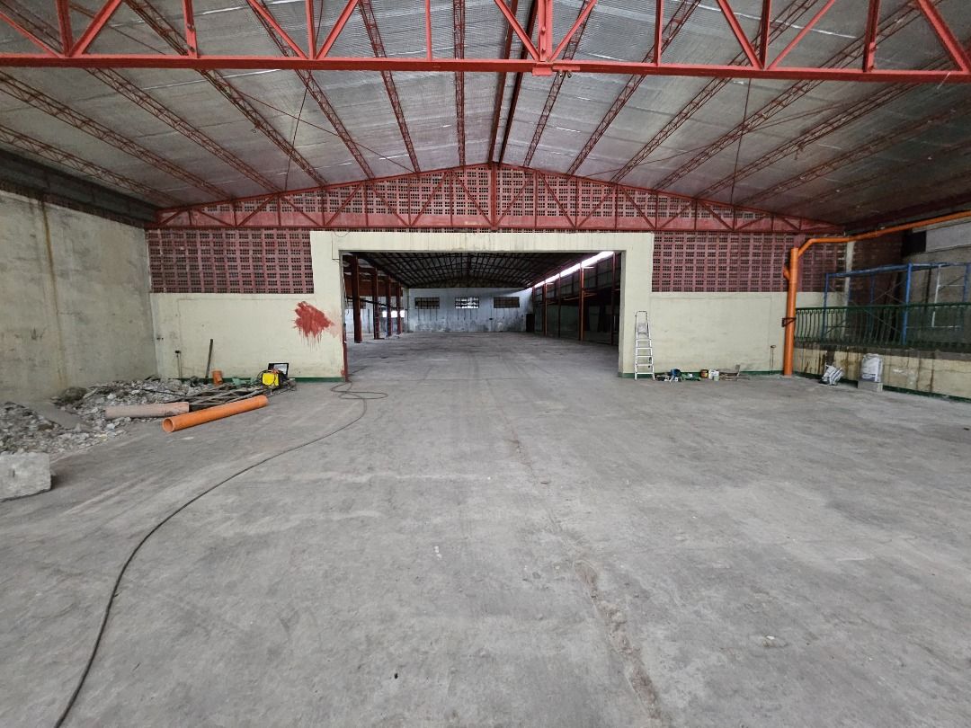 Warehouse in Cainta for Rent (Category: Commercial) located in Quezon City. Submitted by zobelle88properties (Listing ID 1380911617, Image 2). Description: Large warehouse inside a gated compound in Cainta Total Floor Area: 3,000 sqm - Includes an adjacent office with about 500sqm FA Roof is newly rennovated Near Cainta Junction Less than ankle deep water retention only during extreme rains. Can accomodate large trucks Monthly Lease: P675k plus V